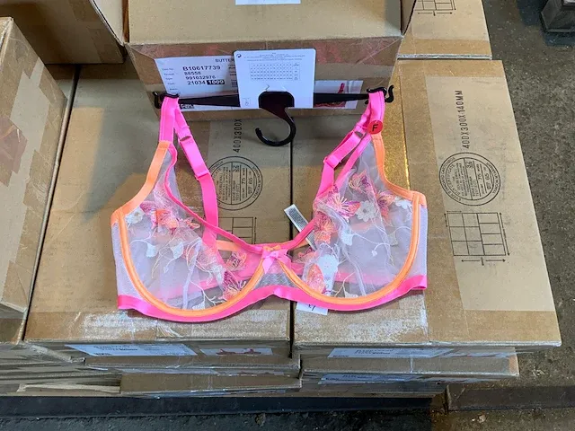 Primark butterfly emb d-f bra bh ( 810x) - afbeelding 1 van  3