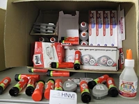 Pritt stiften, hobbylijm colleall, correctielint en secondelijm pattex. totaal ruim 65 stuks - afbeelding 1 van  1