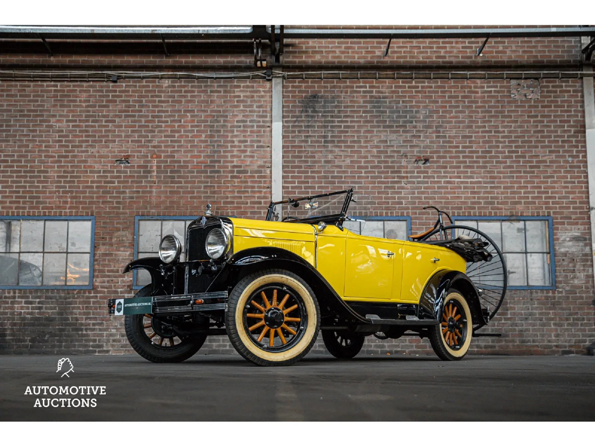 Private collection classic & luxury cars te boxmeer