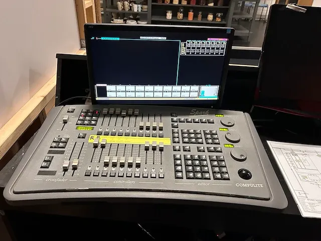 Professionele - licht en audio - studio plaffond v.v. besturing - afbeelding 20 van  34