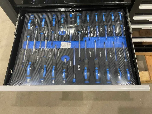 Professionele gevulde gereedschapswagen - afbeelding 15 van  17