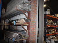 Profielen in diverse maten en soorten in 3-delige draagarmstelling. - afbeelding 1 van  5