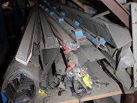 Profielen in diverse maten en soorten in 3-delige draagarmstelling. - afbeelding 3 van  5