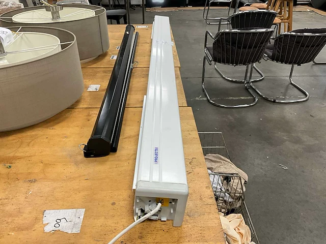 Projecta elektrisch beamerscherm - afbeelding 1 van  5