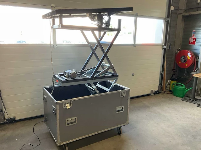 Projector lift in flightcase - afbeelding 1 van  5