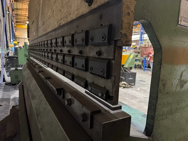 Promecam rg-204 kantbank v.v aanbouw en opspandelen 200 ton - afbeelding 7 van  12