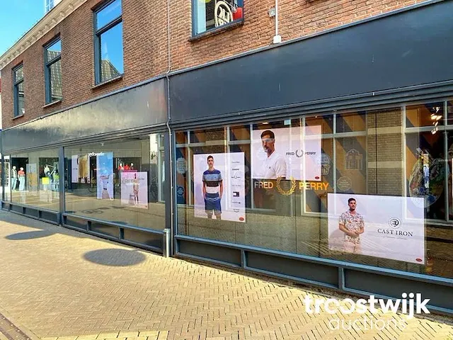 Promotiemateriaal in metalen lijsten - afbeelding 1 van  6