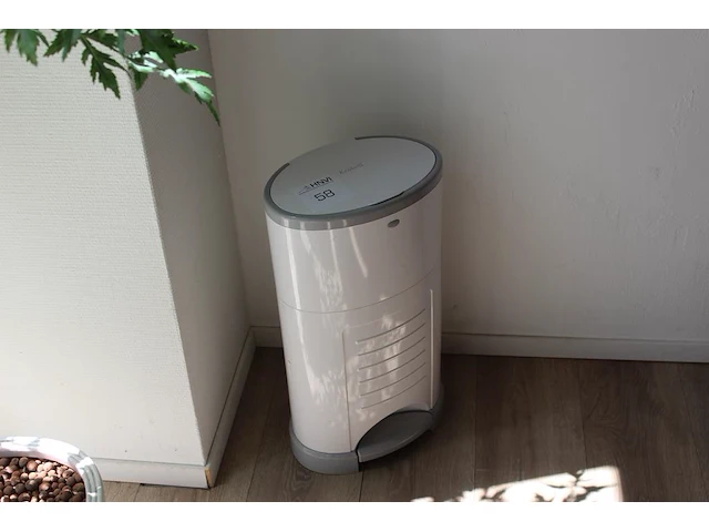 Prullenbak korbell met hoogte 53 cm en voetpedaal. - afbeelding 1 van  2