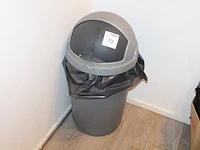 Prullenbak met deksel en hoogte 80 cm. - afbeelding 1 van  2