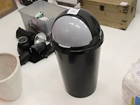 Prullenbak met deksel hoogte 75 cm. - afbeelding 1 van  2