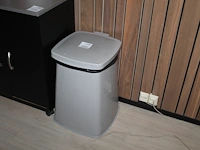 Prullenbak met hoogte 57 cm. - afbeelding 1 van  1