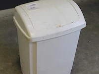 Prullenbak met klepdeksel en hoogte 60 cm. - afbeelding 2 van  2