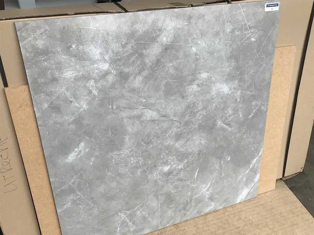 Pulpis grijs gepolijst tegel 60 m² - afbeelding 9 van  9