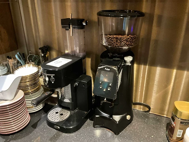 Pulse koffiemolen en espressomachine - afbeelding 1 van  7