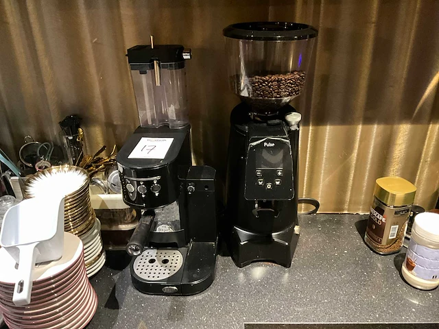Pulse koffiemolen en espressomachine - afbeelding 2 van  7