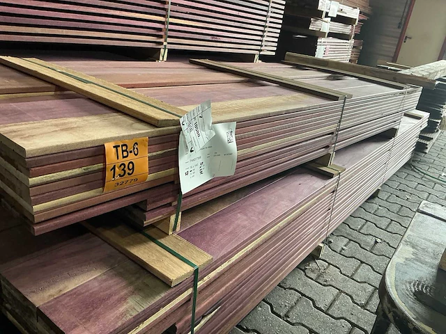 Purple heart hardhouten planken 16x140mm, lengte 200-400cm (181x) - afbeelding 1 van  3