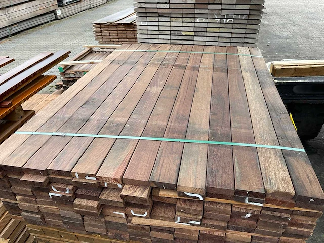 Purple heart hardhouten planken geschaafd 21x70mm, lengte 125cm (176x) - afbeelding 1 van  3