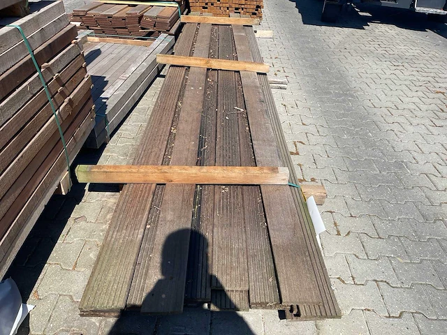 Purple heart hardhouten vlonderplanken 21x145mm, lengte 460cm (21x) - afbeelding 1 van  3