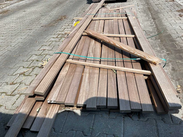 Purple heart planken fijnbezaagd 3050x155x26mm (44x) - afbeelding 1 van  3