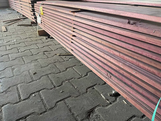 Purple heart planken geschaafd 2450x145x21mm (81x) - afbeelding 2 van  3