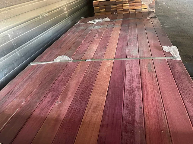 Purple heart planken geschaafd 2450x65x21mm (299x) - afbeelding 1 van  3