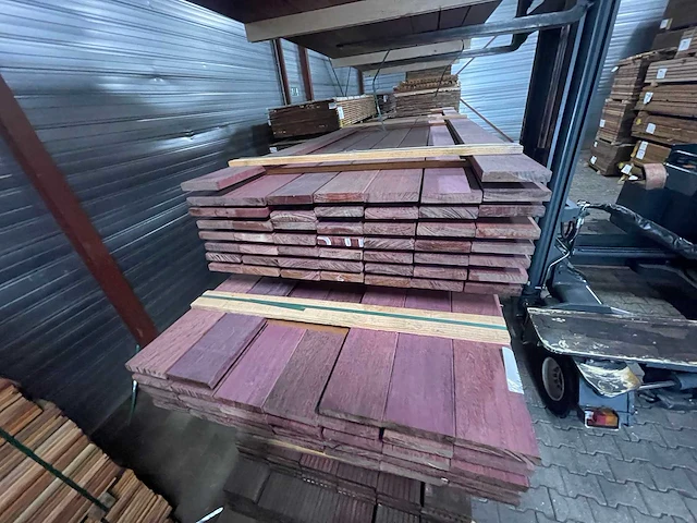 Purple heart planken geschaafd 3350-4300x120x21mm (84x) - afbeelding 1 van  3