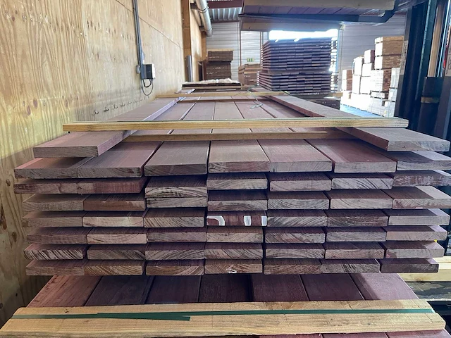Purple heart planken geschaafd 3350-4300x145x21mm (84x) - afbeelding 3 van  3