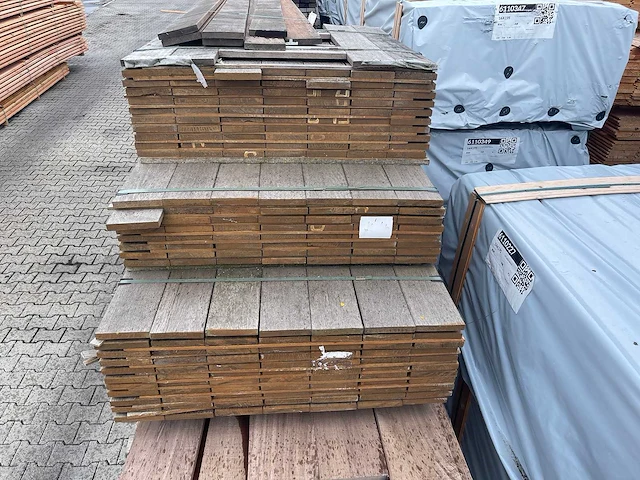 Purple heart planken geschaafd 950-1550x145x21mm (207x) - afbeelding 1 van  3