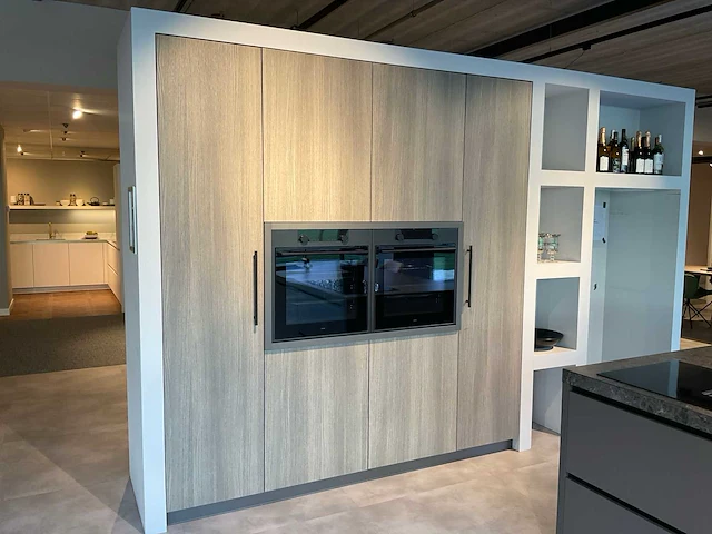 Puur beda firenze-fantasia eiland showroomkeuken met hoge kastenwand - afbeelding 14 van  34