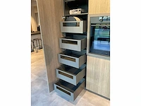 Puur beda firenze-fantasia eiland showroomkeuken met hoge kastenwand - afbeelding 19 van  34