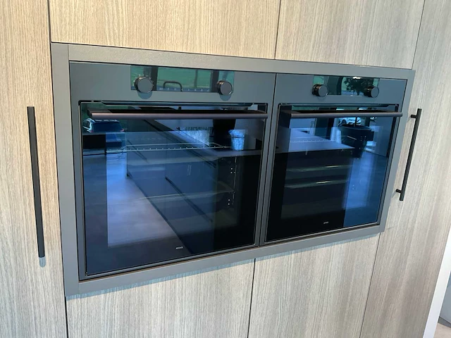 Puur beda firenze-fantasia eiland showroomkeuken met hoge kastenwand - afbeelding 21 van  34