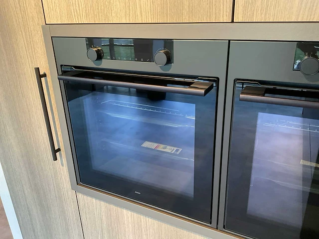 Puur beda firenze-fantasia eiland showroomkeuken met hoge kastenwand - afbeelding 23 van  34