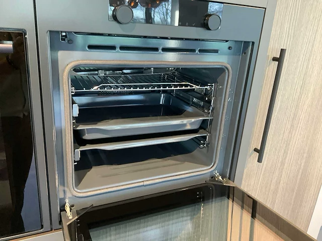 Puur beda firenze-fantasia eiland showroomkeuken met hoge kastenwand - afbeelding 26 van  34