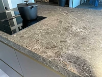 Puur beda firenze-fantasia eiland showroomkeuken met hoge kastenwand - afbeelding 29 van  34