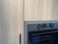 Puur beda firenze-fantasia eiland showroomkeuken met hoge kastenwand - afbeelding 31 van  34