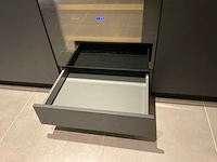 Puur regina eb gl gfo rustiek eiken gefineerd eiland showroomkeuken met hoge kastenwand - afbeelding 12 van  40