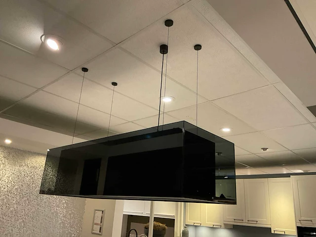 Puur regina eb gl gfo rustiek eiken gefineerd eiland showroomkeuken met hoge kastenwand - afbeelding 22 van  40