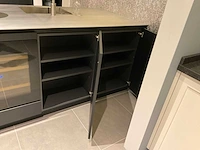 Puur regina eb gl gfo rustiek eiken gefineerd eiland showroomkeuken met hoge kastenwand - afbeelding 7 van  40