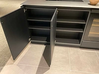 Puur regina eb gl gfo rustiek eiken gefineerd eiland showroomkeuken met hoge kastenwand - afbeelding 8 van  40