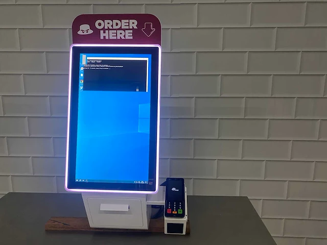 Q10x 21.5 inch friend counter info met betaalsysteem - afbeelding 1 van  6