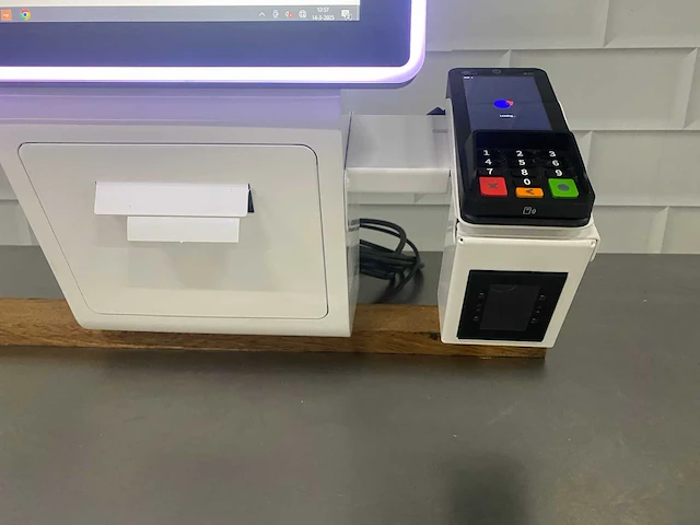 Q10x 21.5 inch friend counter info met betaalsysteem - afbeelding 3 van  6