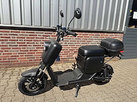 Q3 - e-scooter met coc documenten voor nederlands kenteken - afbeelding 1 van  10