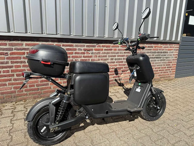 Q3 - e-scooter - afbeelding 4 van  10