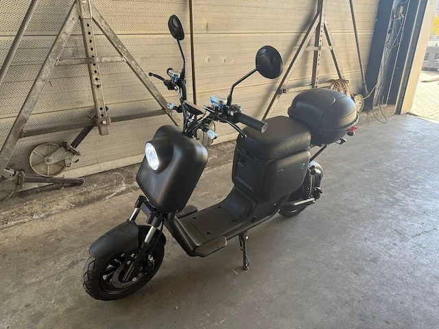 Q3 - e-scooter - afbeelding 8 van  10