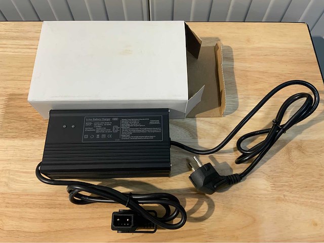 Q3 - elektrische scooter met coc documenten voor nederlands kenteken, cruisecontrol - afbeelding 10 van  22