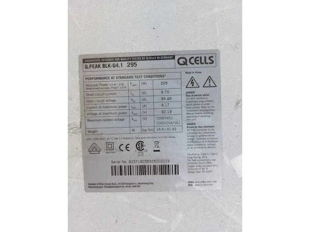 Q.cell - qpeak blk-g4.1 - set van 11 gebruikte full black zonnepanelen (295 wp) en 1 nieuwe goodwe gw3000t-ds-wifi omvormer - afbeelding 3 van  6