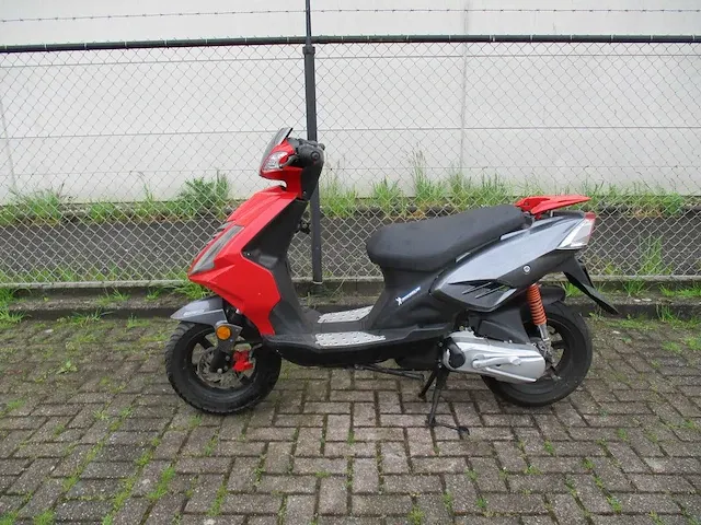 Qj - bromscooter - race gt 50 explorer 2 tact - scooter - afbeelding 1 van  9