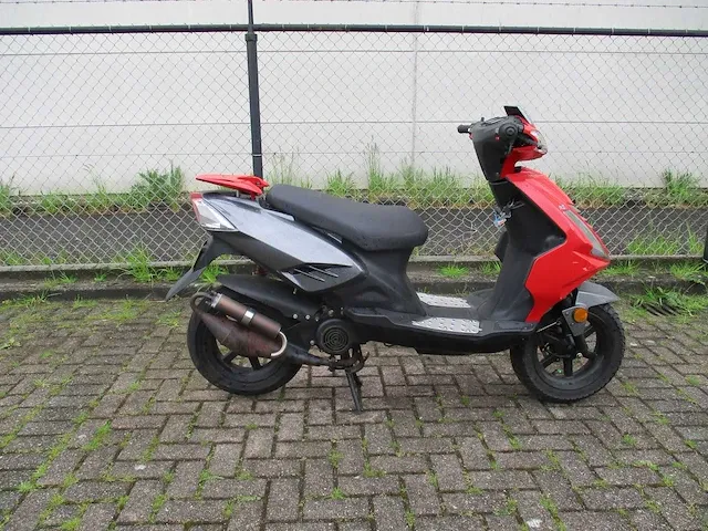 Qj - bromscooter - race gt 50 explorer 2 tact - scooter - afbeelding 5 van  9