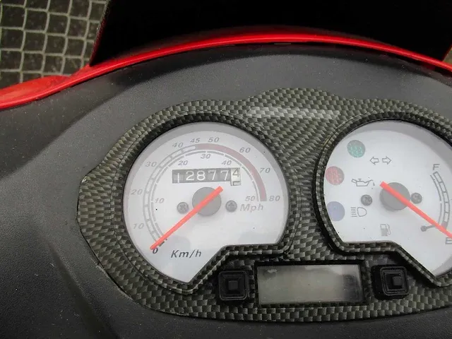 Qj - bromscooter - race gt 50 explorer 2 tact - scooter - afbeelding 9 van  9