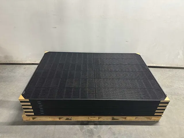 Qn - set van 10 full black zonnepanelen 420 wp (totaal 4.200 wp) - afbeelding 1 van  4